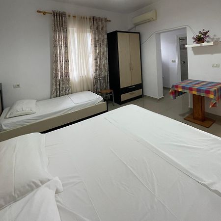 Guest House Lionel Durres Exterior photo
