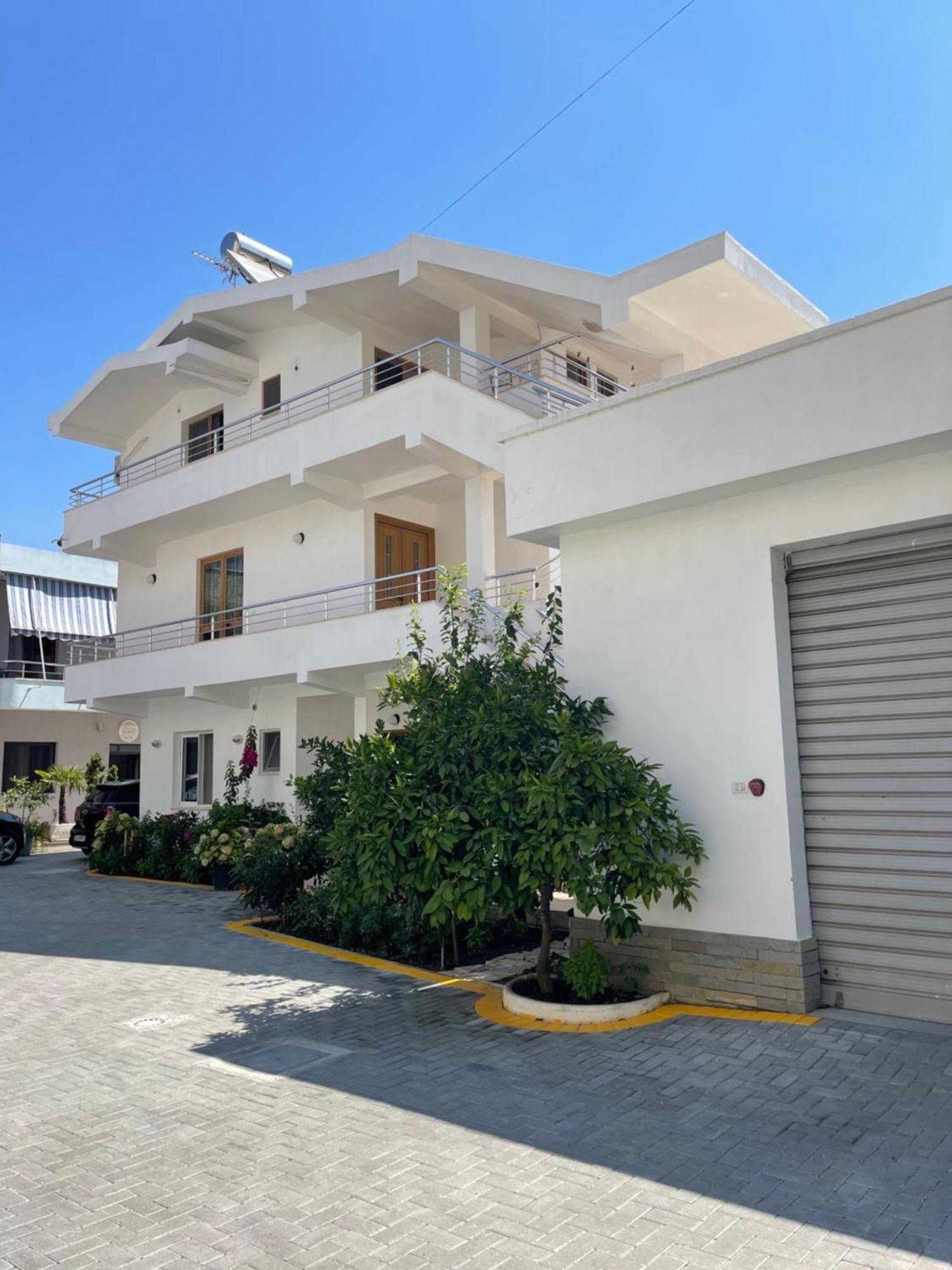 Guest House Lionel Durres Exterior photo