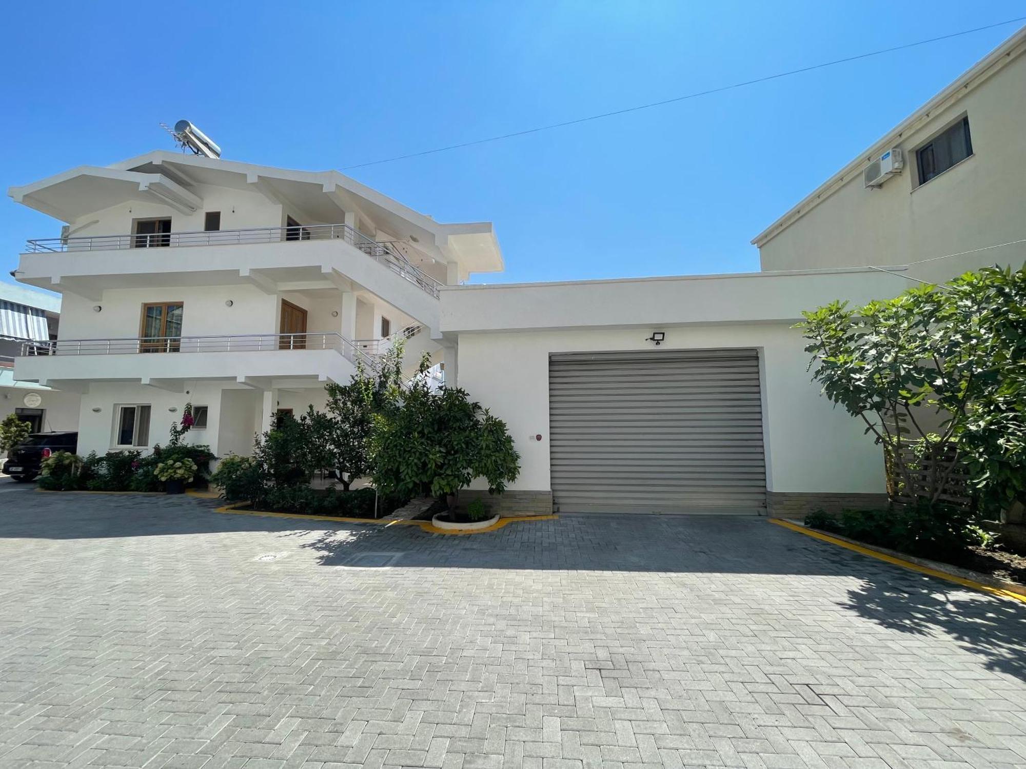 Guest House Lionel Durres Exterior photo