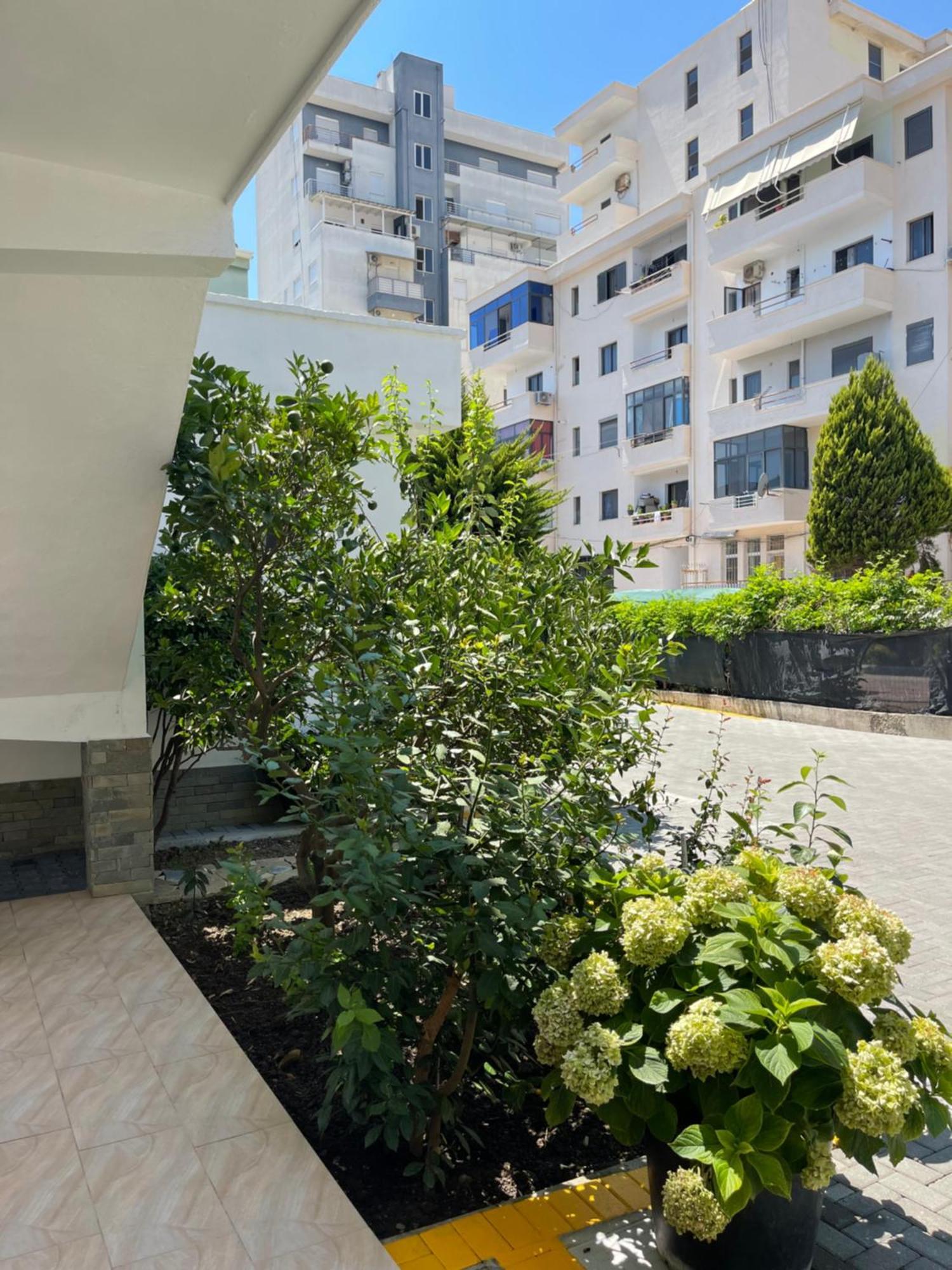 Guest House Lionel Durres Exterior photo